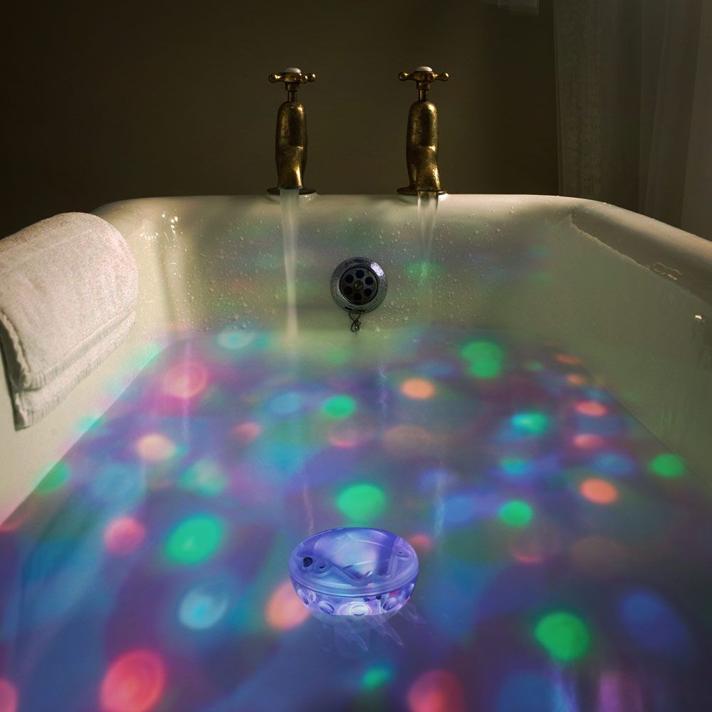 ujuv LED vannivalgusti