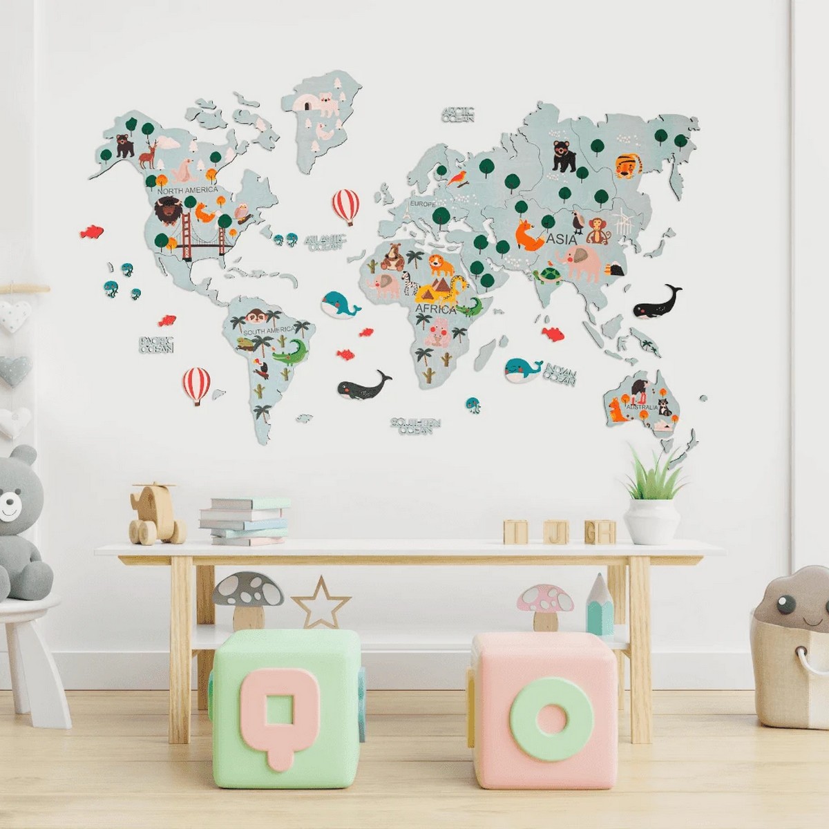 laste puidust maailmakaart seinal