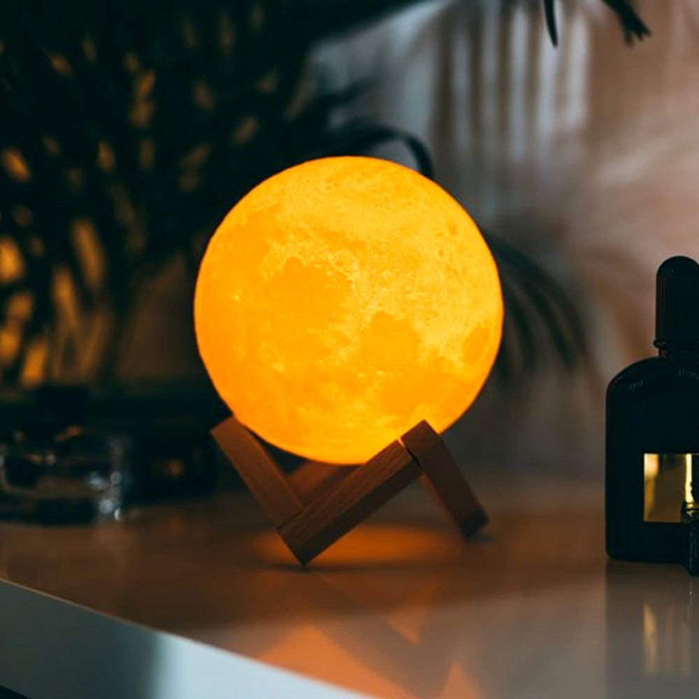 3D kuu - puutetundlik lamp magamistuppa